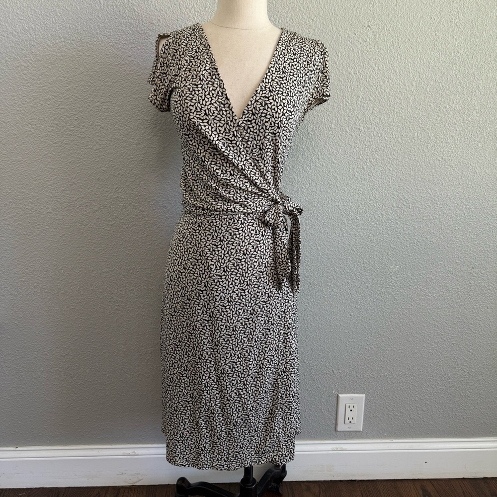 Ann Taylor Floral Wrap Dress Size 2 EUC